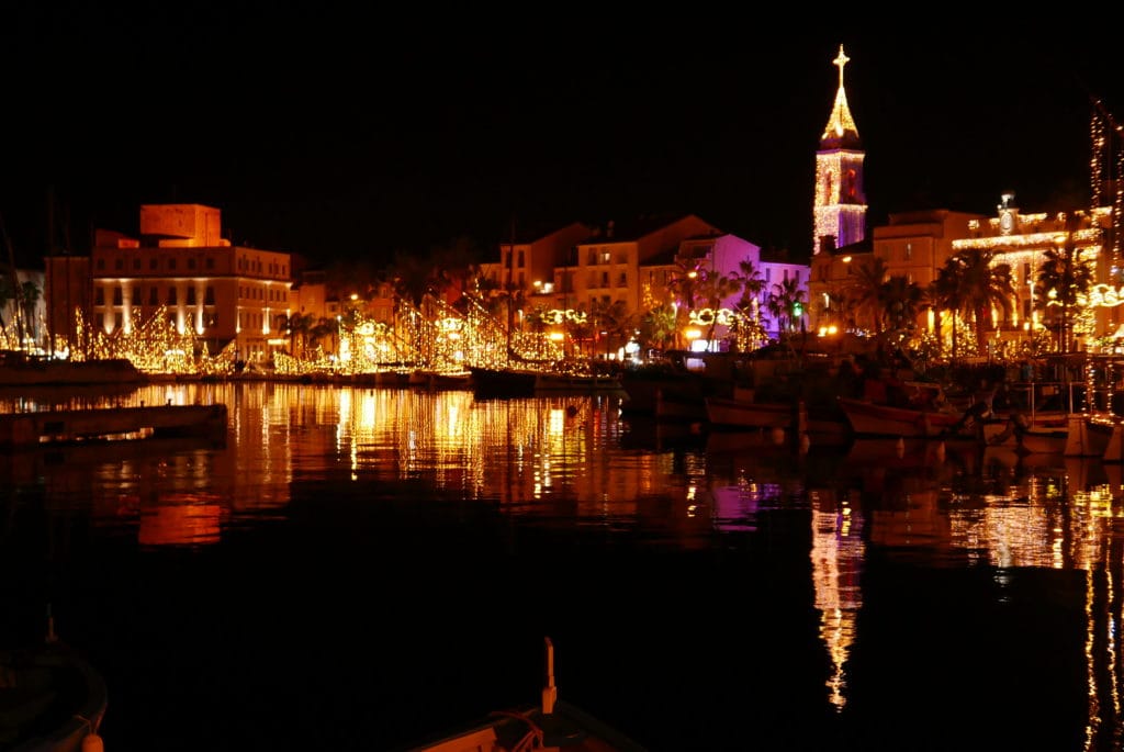 Noël, lumineux et féérique, se prépare à Sanary Le Var et Vous